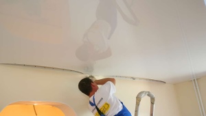  Wie repariert man die abgehängte Decke?