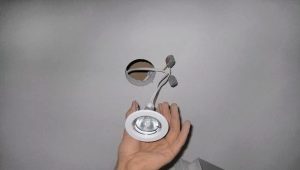  Comment changer une ampoule dans un faux plafond?