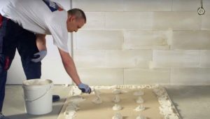  Comment coller des cloisons sèches au mur?