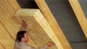  Wie isoliert man den Dachboden von innen, wenn das Dach bereits überdacht ist?