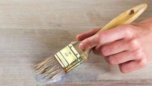  Laque acrylique à base d'eau: caractéristiques de choix et d'application