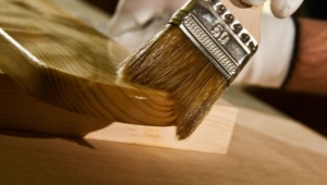  Vernis clair pour le bois: conseils pour bien choisir