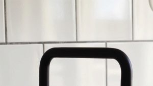  Mélangeur noir en design d'intérieur