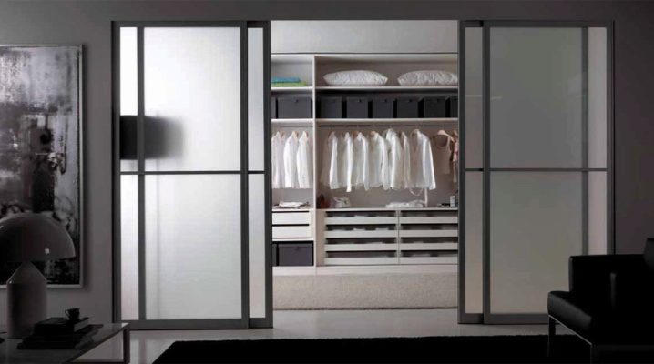  Portes des compartiments du vestiaire