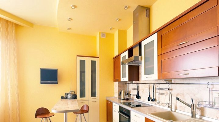  Zweistöckige Decke in der Küche