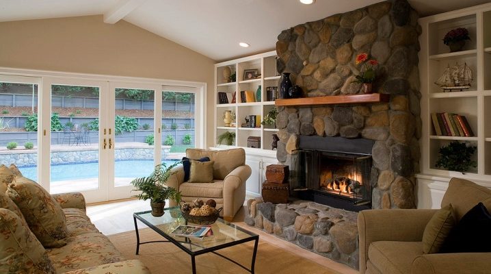  Foyer électrique à l'intérieur du salon