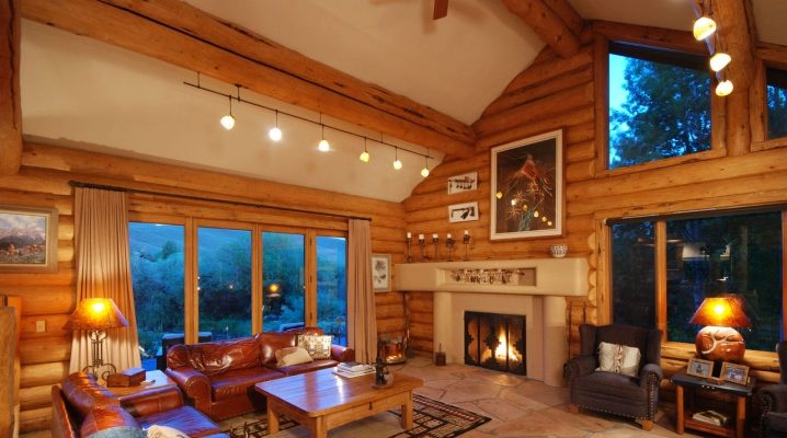  Cheminée dans une petite maison de campagne