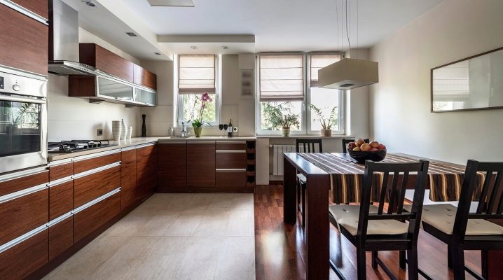  Carrelage et sol stratifié dans la cuisine