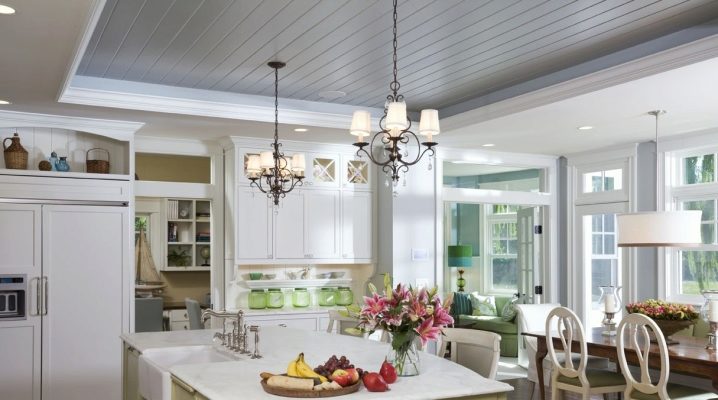  Ceiling in the kitchen of plastic panels