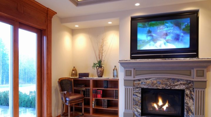  Télévision sur la cheminée à l'intérieur