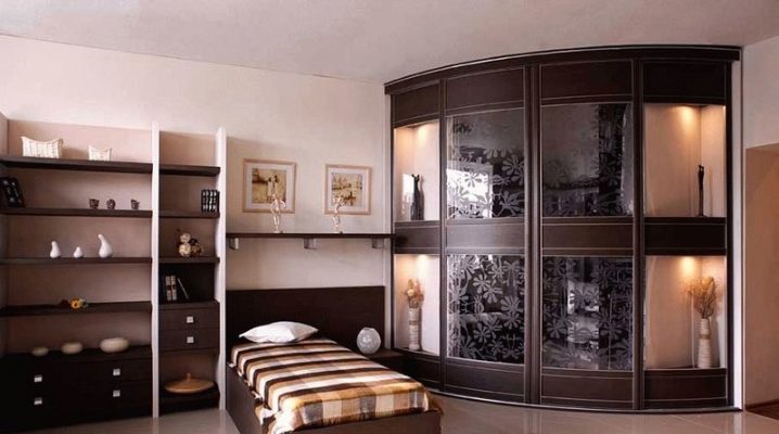 Armoire d'angle semi-circulaire