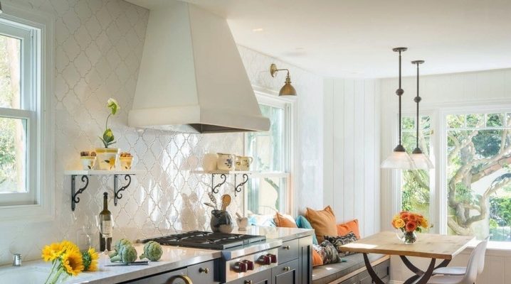  Étroite cuisine-salon