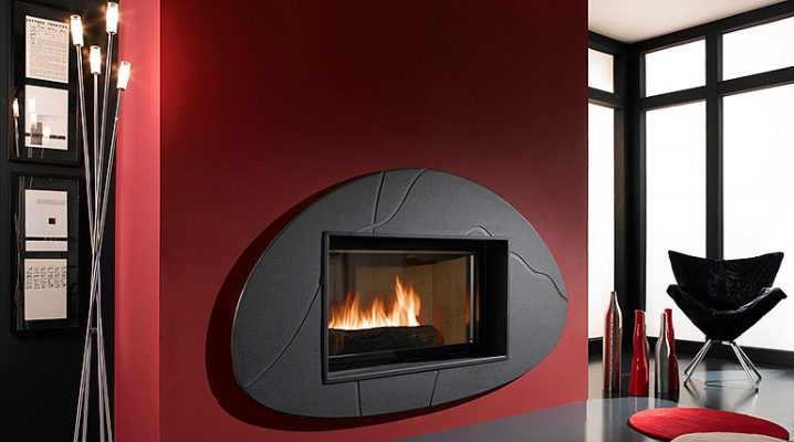  Built-in fireplace