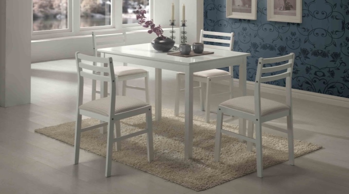  Chaises blanches pour la cuisine