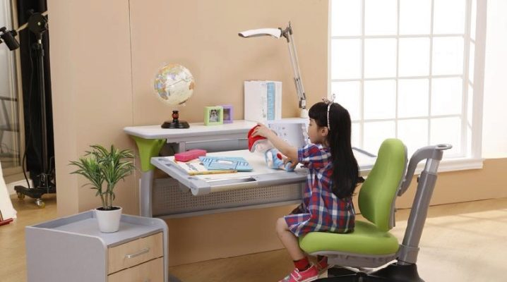  Höhenverstellbarer Kinderstuhl