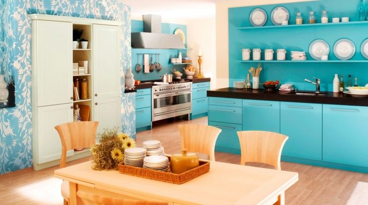  Conception de cuisine avec des murs de couleurs vives