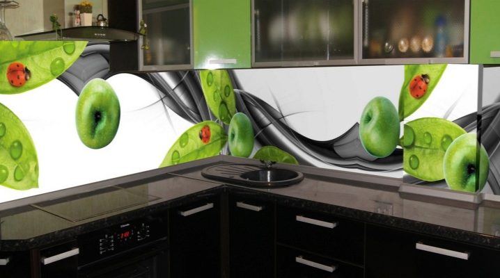  Aprons for the kitchen of glass with photo printing