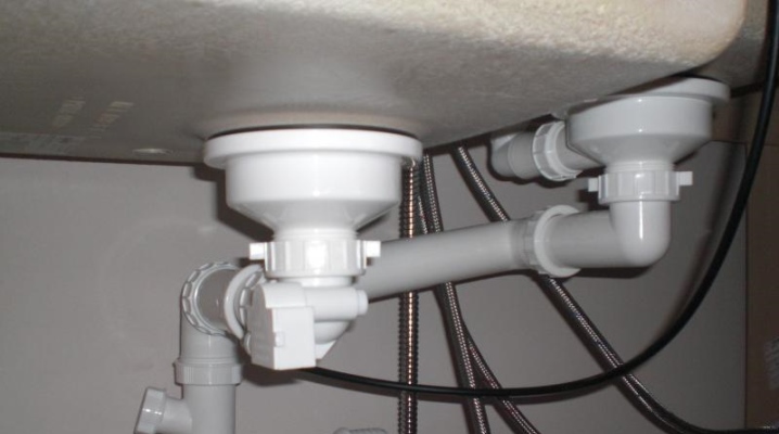 Wie man einen Spülensiphon in der Küche zusammenbaut