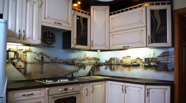  Comment installer un panneau mural dans la cuisine