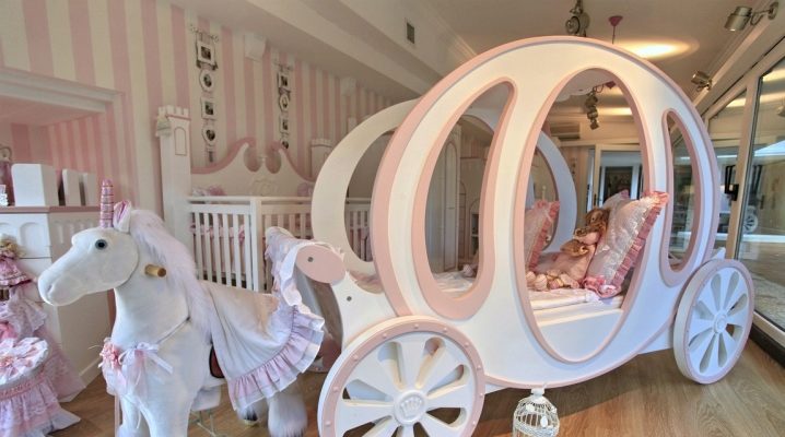 Bettwagen für das Mädchen