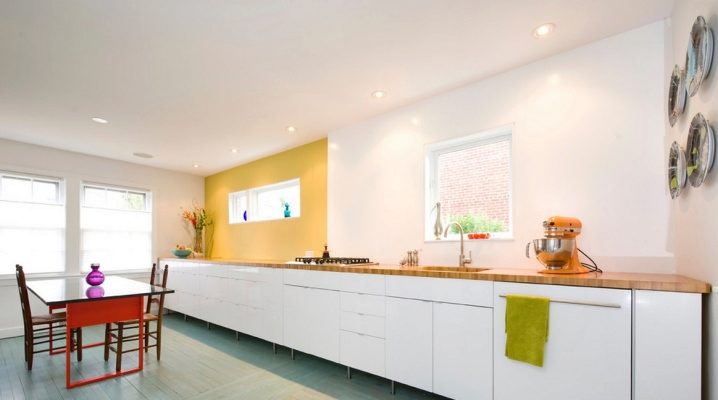  Cuisine sans armoires supérieures