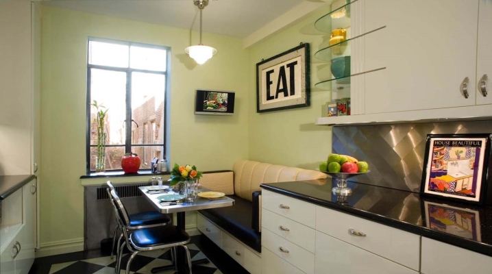  Coin cuisine de 10 mètres carrés. mètres avec un canapé