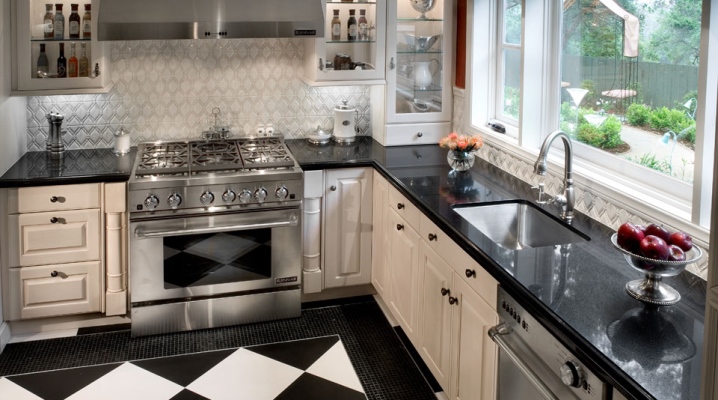  Cuisine avec évier par la fenêtre