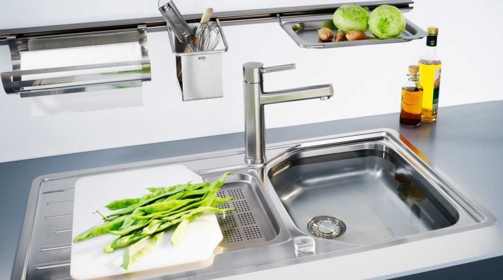  Éviers en acier inoxydable de la production russe