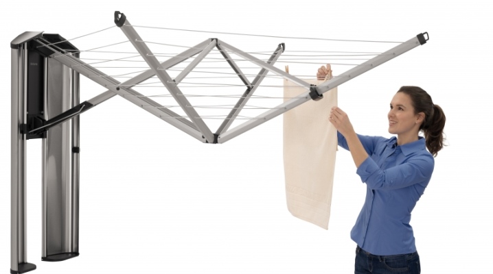  Séchoir mural sur le balcon