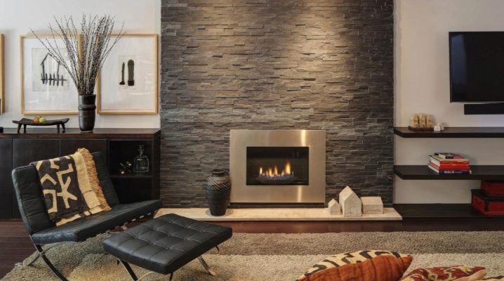  Face à la cheminée avec pierre décorative