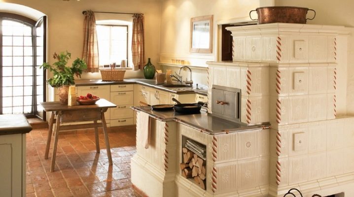  Le four avec une cheminée en brique pour donner