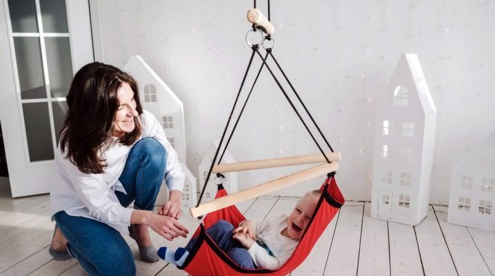  Suspended children's swing for home