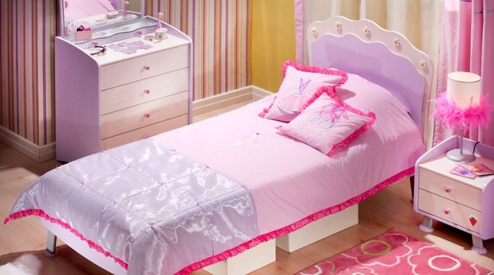  Cover auf einem Kinderbett