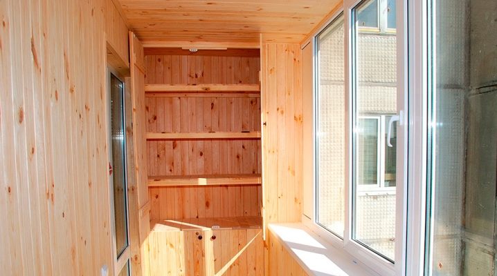  Étagères sur le balcon