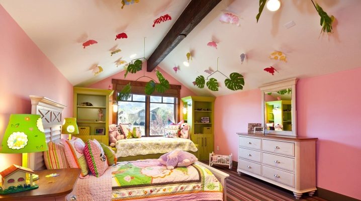  Le plafond de plaques de plâtre dans la chambre des enfants