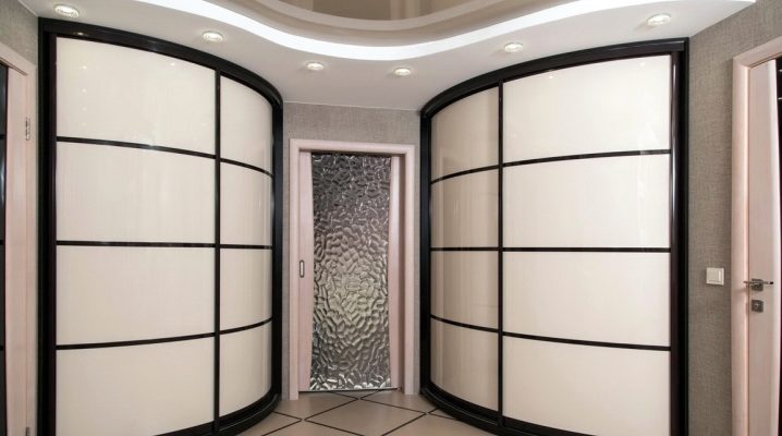  Armoire radiale dans le hall