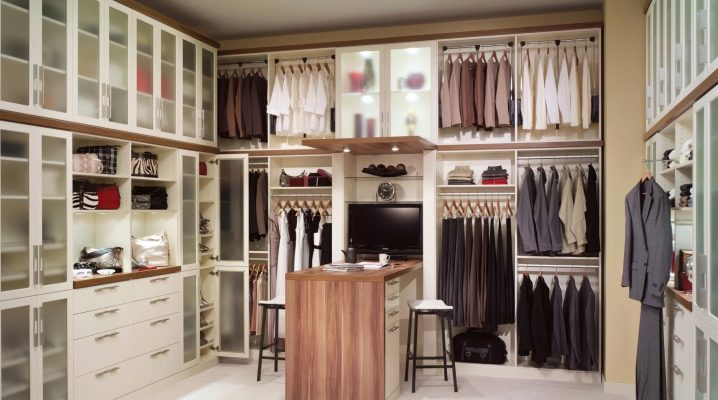 Dimensions de la garde-robe