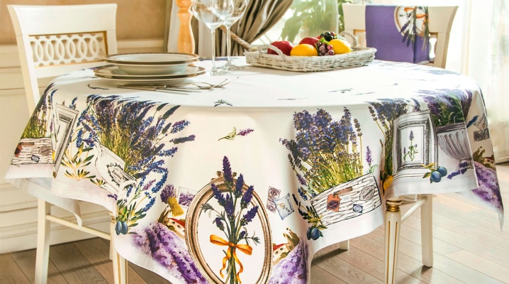  Tuch-Wachstuch auf dem Tisch für die Küche