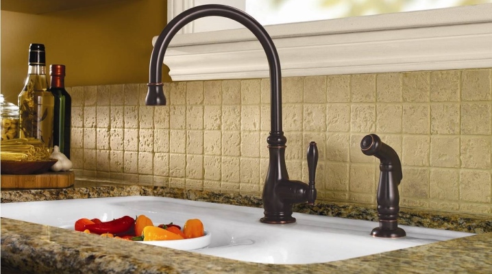  Küchenmixer aus Stein