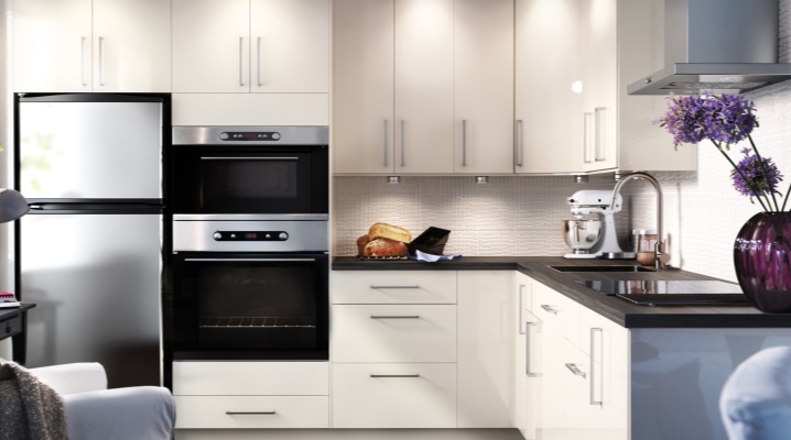  Coin cuisine design de 8 mètres carrés. mètres avec un réfrigérateur