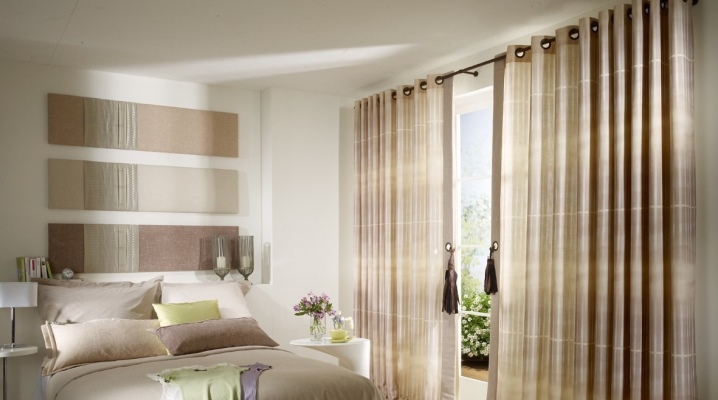  Beaux rideaux sur l'œillet dans la chambre