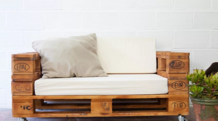  Stühle von Paletten