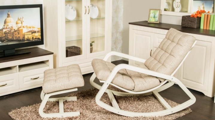  Schaukelstuhl aus Holz