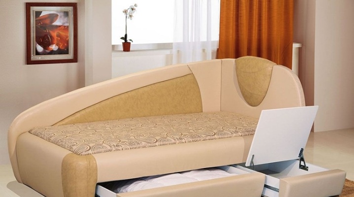  Couch mit Schubladen