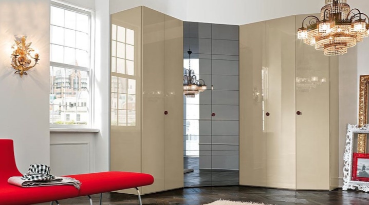  Kleiderschrank im Schlafzimmer