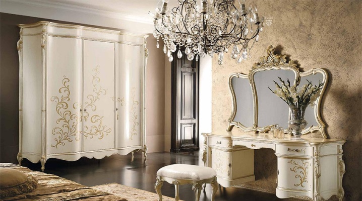  Pier Glas mit Spiegel im Schlafzimmer