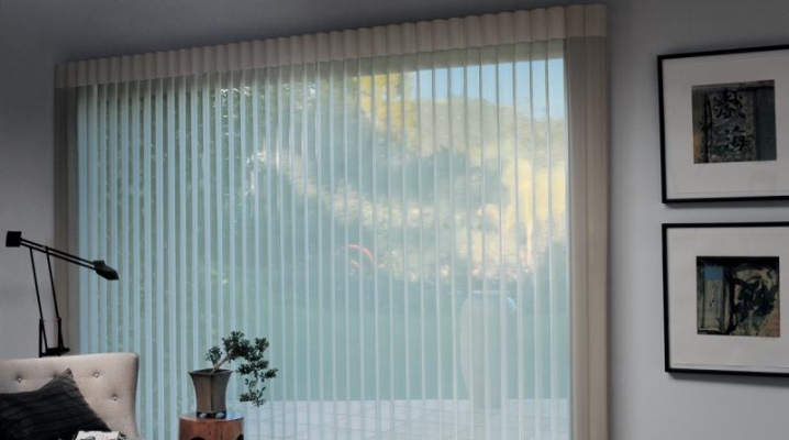  Blinds in the bedroom