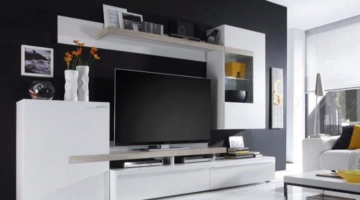  Weiße Wände im Wohnzimmer