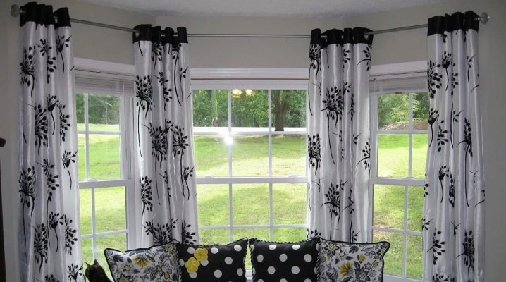  Eaves for bay window