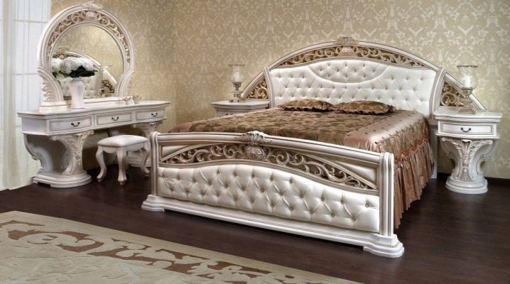  Kopfbretter aus Leder